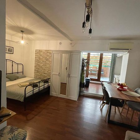 Apartma Ella Koper Buitenkant foto