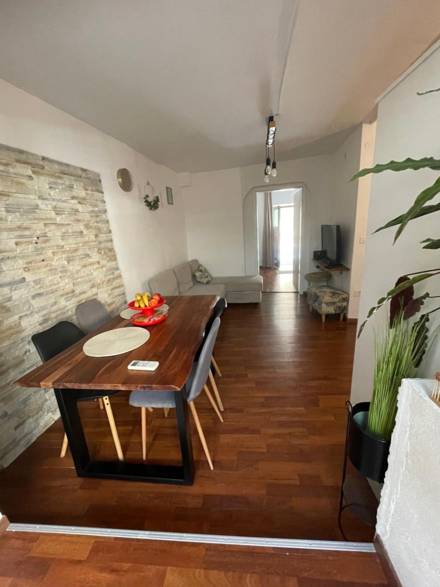 Apartma Ella Koper Buitenkant foto