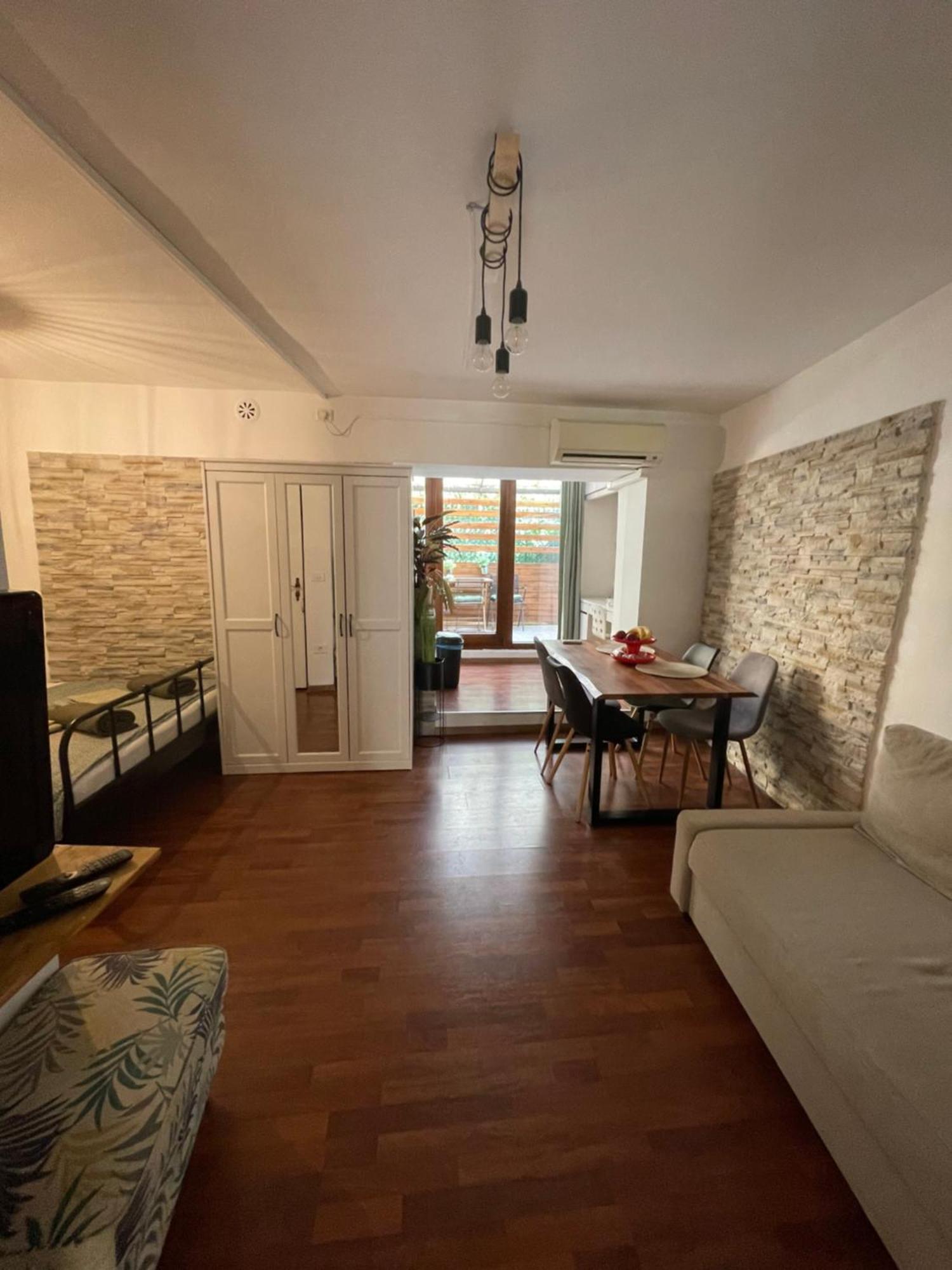 Apartma Ella Koper Buitenkant foto